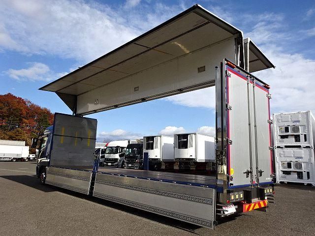 MITSUBISHI FUSOU SUPER GREAT 2015