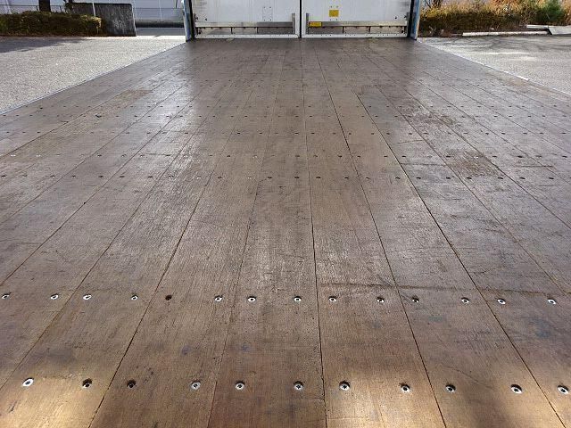 MITSUBISHI FUSOU SUPER GREAT 2015