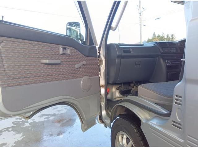 DAIHATSU HIJET truck 4WD 2000