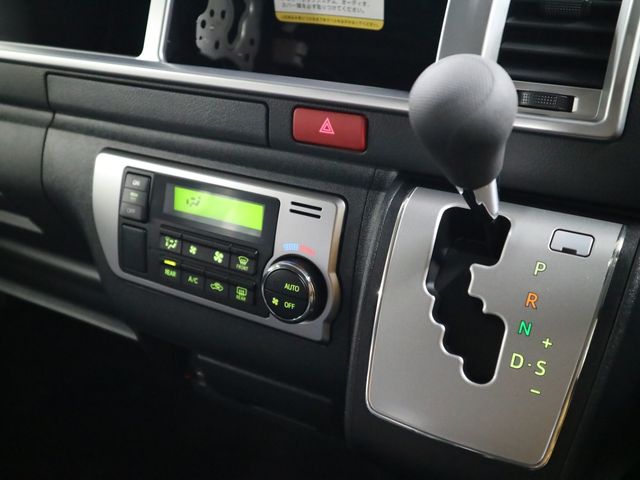 TOYOTA HIACE wagon 2025