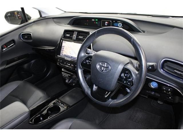 TOYOTA PRIUS 2019