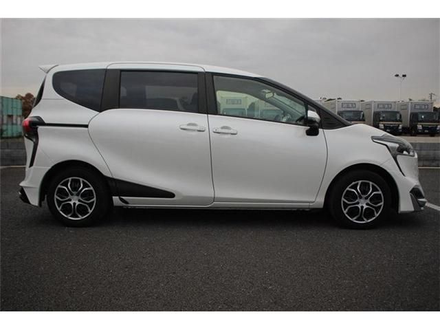 TOYOTA SIENTA 2019
