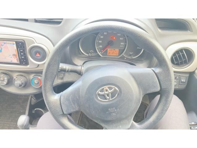 TOYOTA VITZ 2013