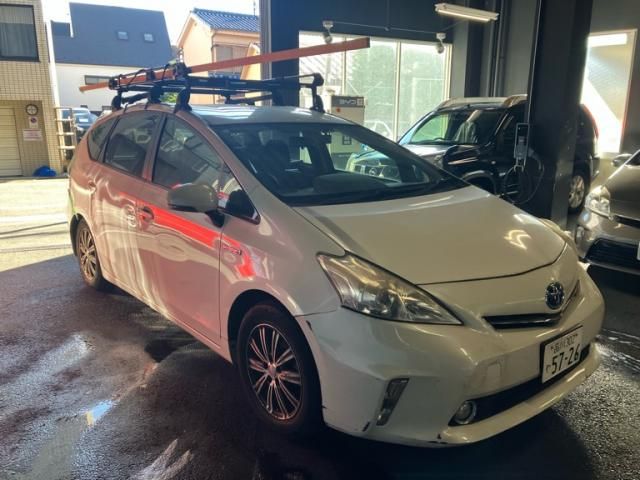 TOYOTA PRIUS Alpha 2013