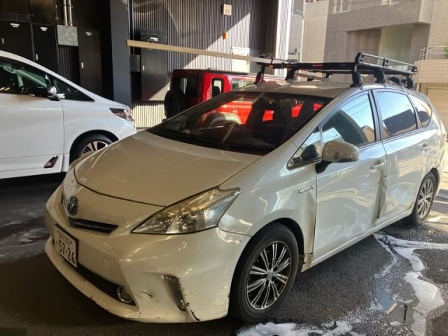 TOYOTA PRIUS Alpha 2013