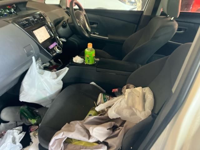 TOYOTA PRIUS Alpha 2013