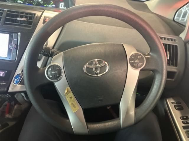 TOYOTA PRIUS Alpha 2013
