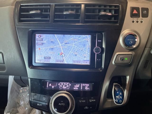 TOYOTA PRIUS Alpha 2013