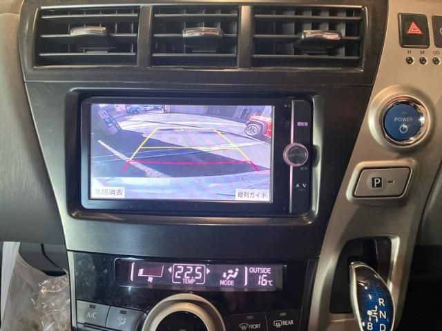 TOYOTA PRIUS Alpha 2013