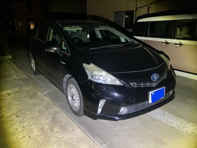 TOYOTA PRIUS Alpha 2011