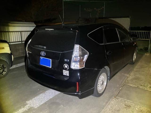 TOYOTA PRIUS Alpha 2011