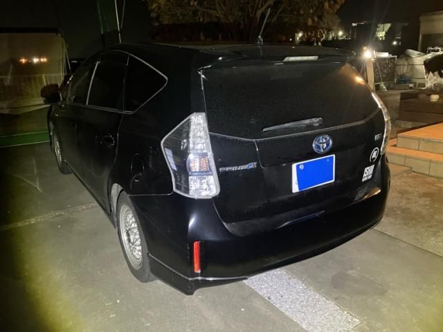 TOYOTA PRIUS Alpha 2011