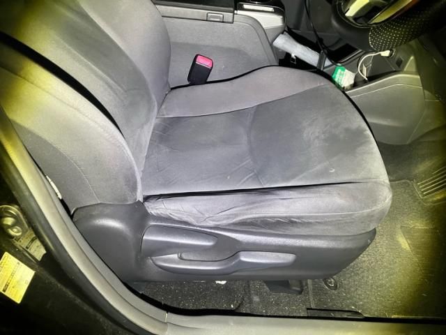 TOYOTA PRIUS Alpha 2011