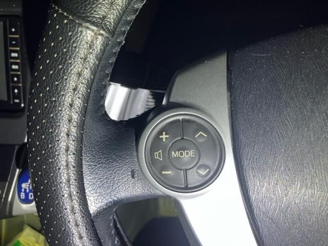 TOYOTA PRIUS Alpha 2011