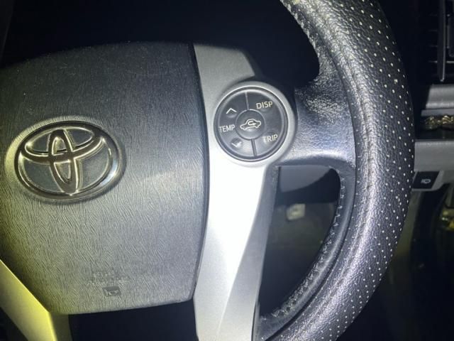 TOYOTA PRIUS Alpha 2011