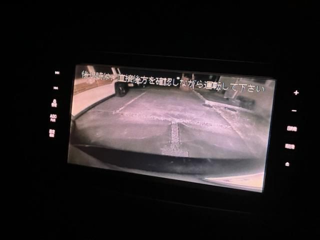 TOYOTA PRIUS Alpha 2011