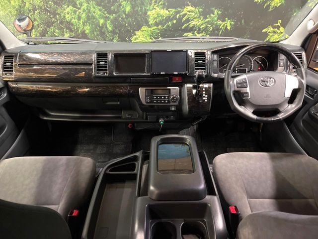 TOYOTA HIACE wagon 4WD 2017