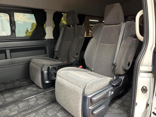 TOYOTA HIACE wagon 4WD 2017