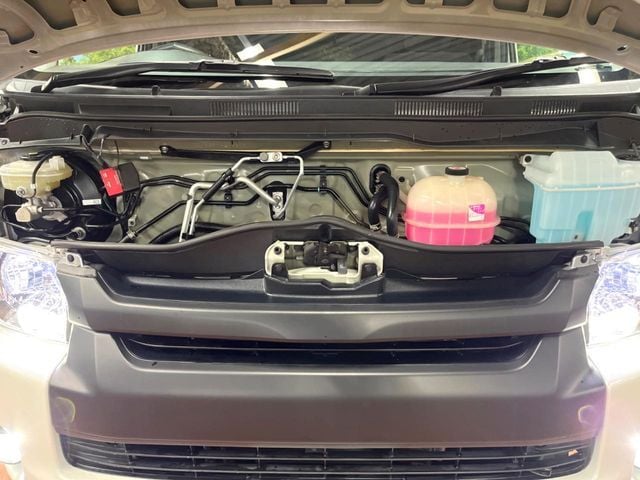 TOYOTA HIACE wagon 4WD 2017