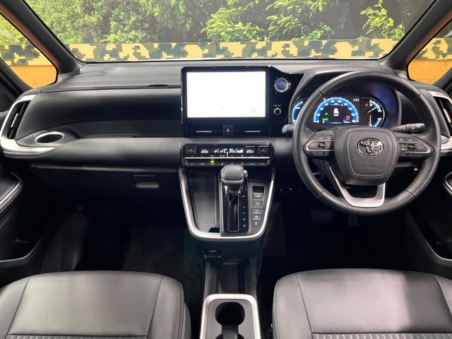 TOYOTA NOAH HYBRID 2023