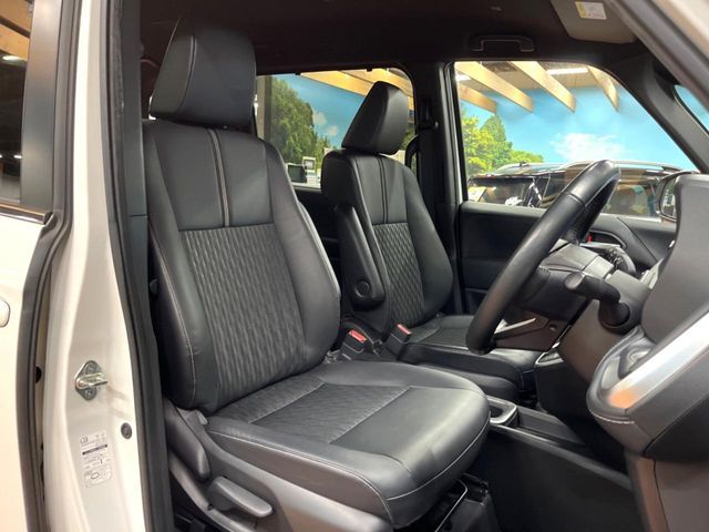 TOYOTA NOAH HYBRID 2023