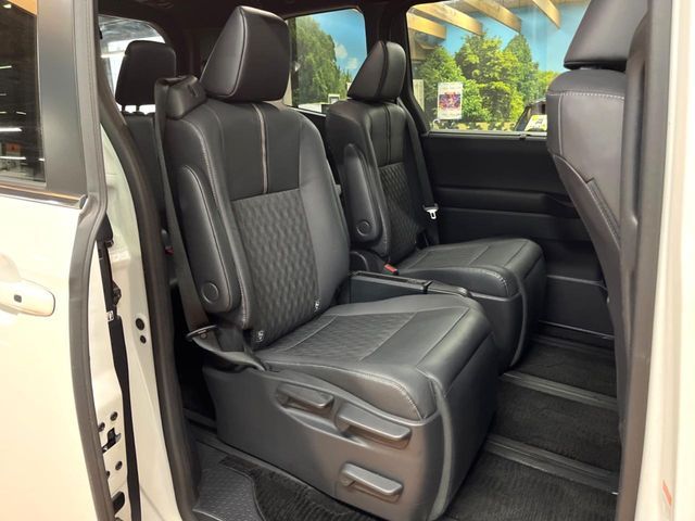 TOYOTA NOAH HYBRID 2023