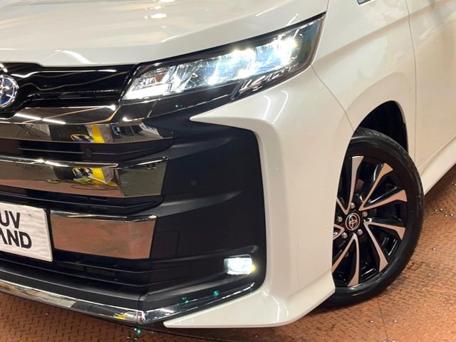 TOYOTA NOAH HYBRID 2023