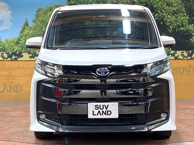 TOYOTA NOAH HYBRID 2023