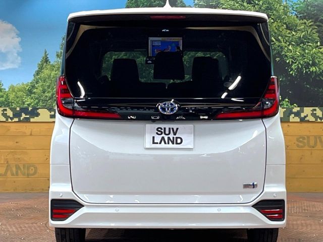 TOYOTA NOAH HYBRID 2023