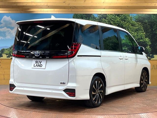 TOYOTA NOAH HYBRID 2023