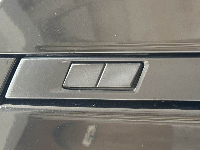 TOYOTA VOXY HYBRID 2022