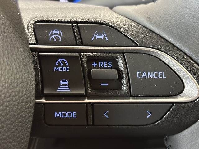 TOYOTA VOXY HYBRID 2022