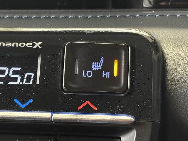 TOYOTA VOXY HYBRID 2022