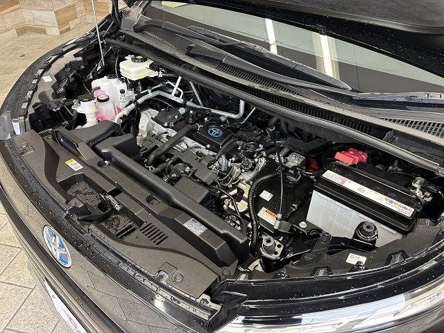 TOYOTA VOXY HYBRID 2022