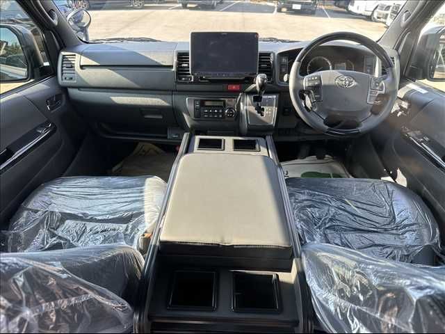 TOYOTA HIACE van 4WD 2025