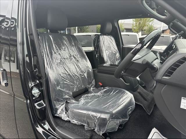 TOYOTA HIACE van 4WD 2025