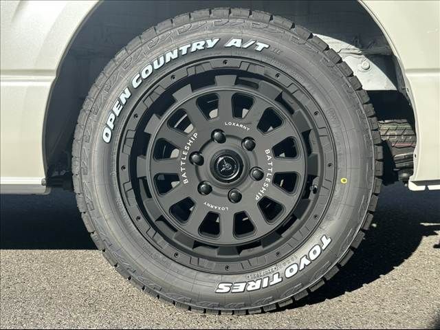 TOYOTA HIACE van 4WD 2025