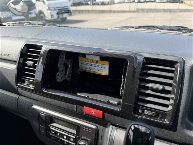 TOYOTA HIACE van 4WD 2025