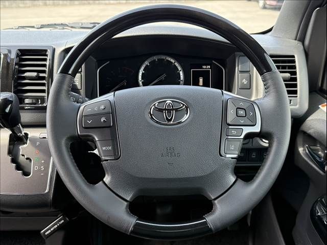 TOYOTA HIACE van 4WD 2025