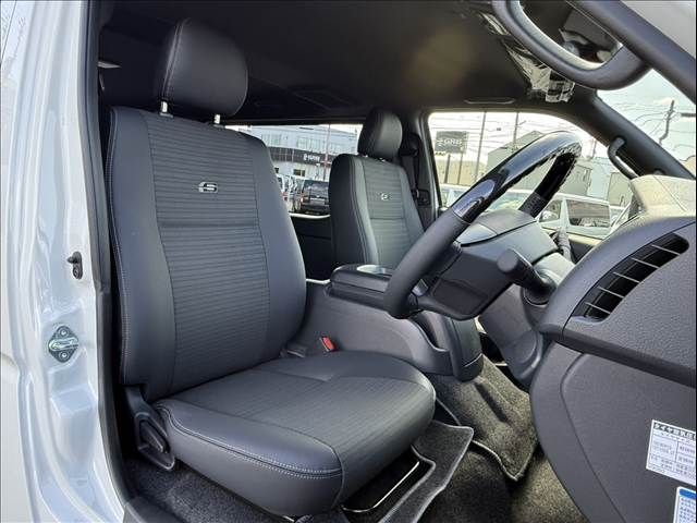 TOYOTA HIACE van 4WD 2025