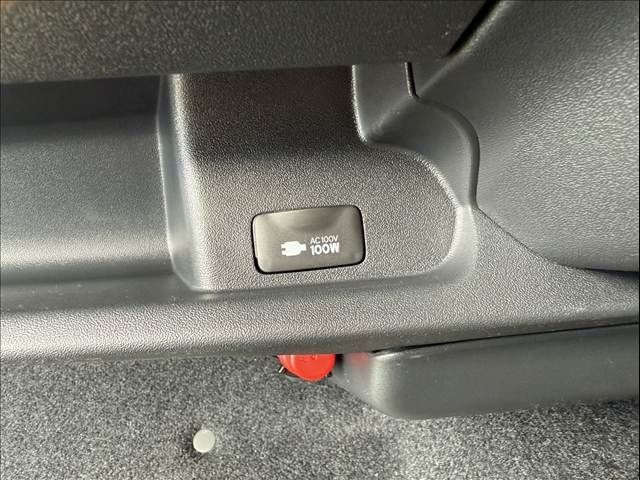 TOYOTA HIACE van 4WD 2025