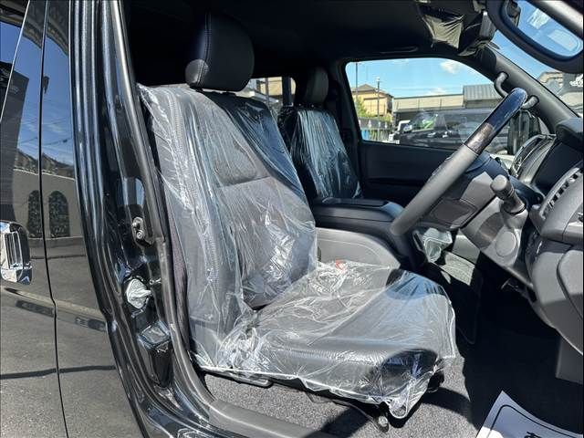 TOYOTA HIACE van 4WD 2025