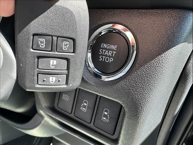 TOYOTA HIACE van 4WD 2025