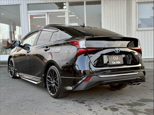 TOYOTA PRIUS 2019