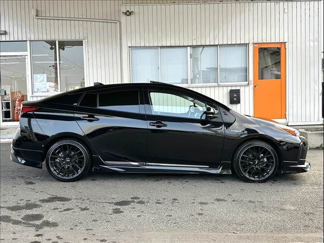 TOYOTA PRIUS 2019