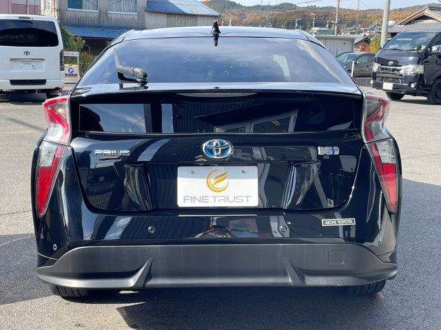 TOYOTA PRIUS 2016