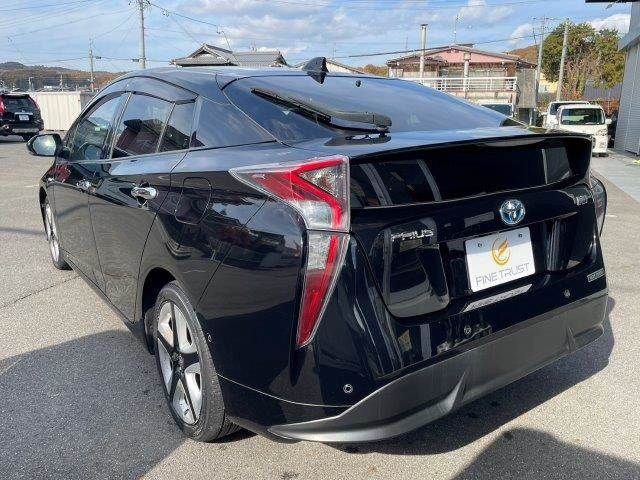 TOYOTA PRIUS 2016