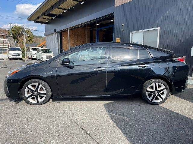 TOYOTA PRIUS 2016
