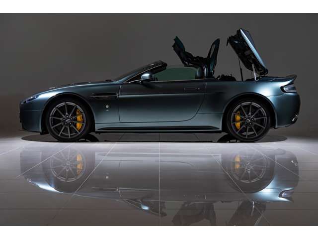 ASTON MARTIN ASTON MARTIN ROADSTER 2018