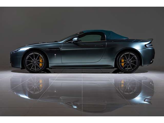 ASTON MARTIN ASTON MARTIN ROADSTER 2018